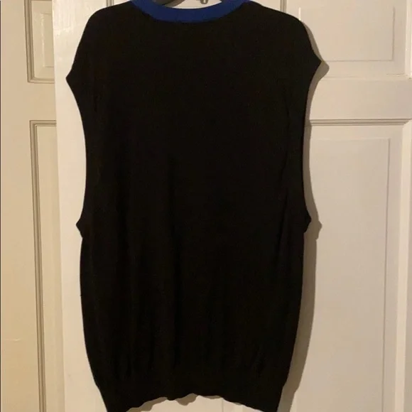 Greg Norman golf sweater vest. - Picture 3 of 6